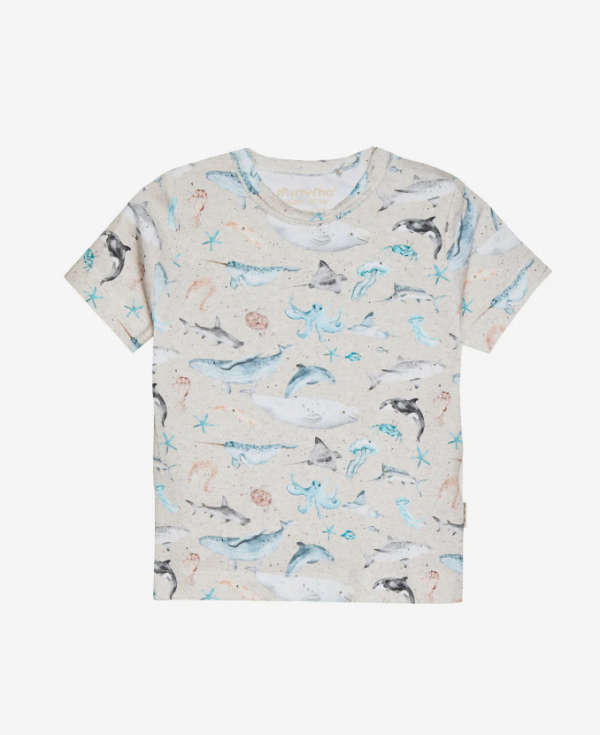 Kaos dengan motif hewan laut